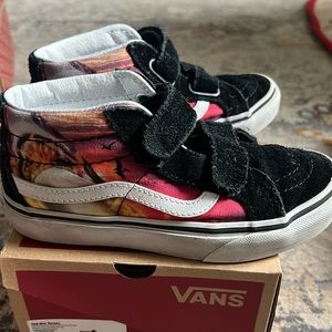 Kids shark vans